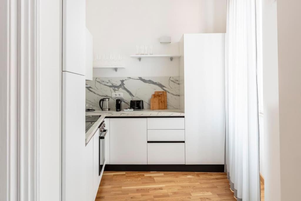 Sjr Luxury Apartment Trevi Fountain Roma Eksteriør bilde